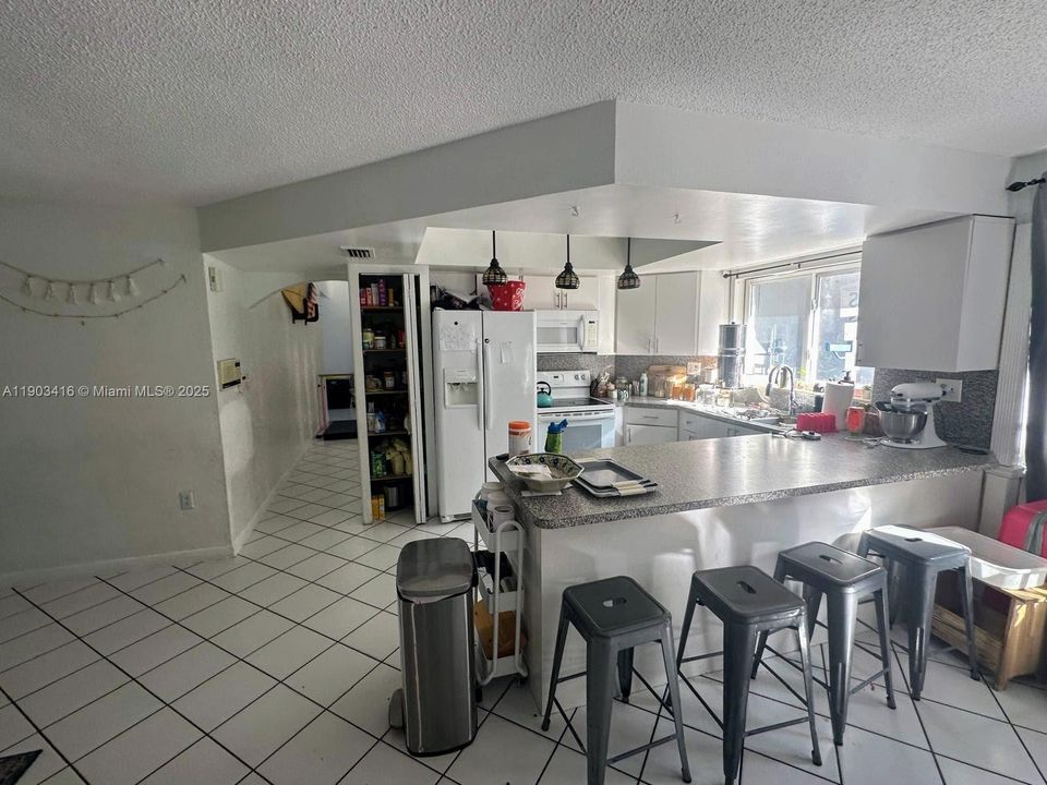 For Sale: $695,000 (3 beds, 2 baths, 1426 Square Feet)