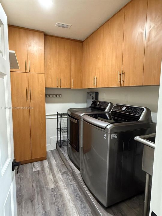 Recently Rented: $4,500 (5 beds, 3 baths, 2485 Square Feet)