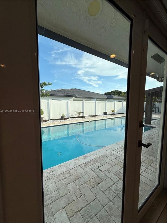 Recently Rented: $4,500 (5 beds, 3 baths, 2485 Square Feet)