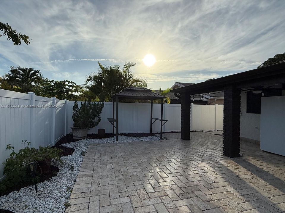 Recently Rented: $4,500 (5 beds, 3 baths, 2485 Square Feet)