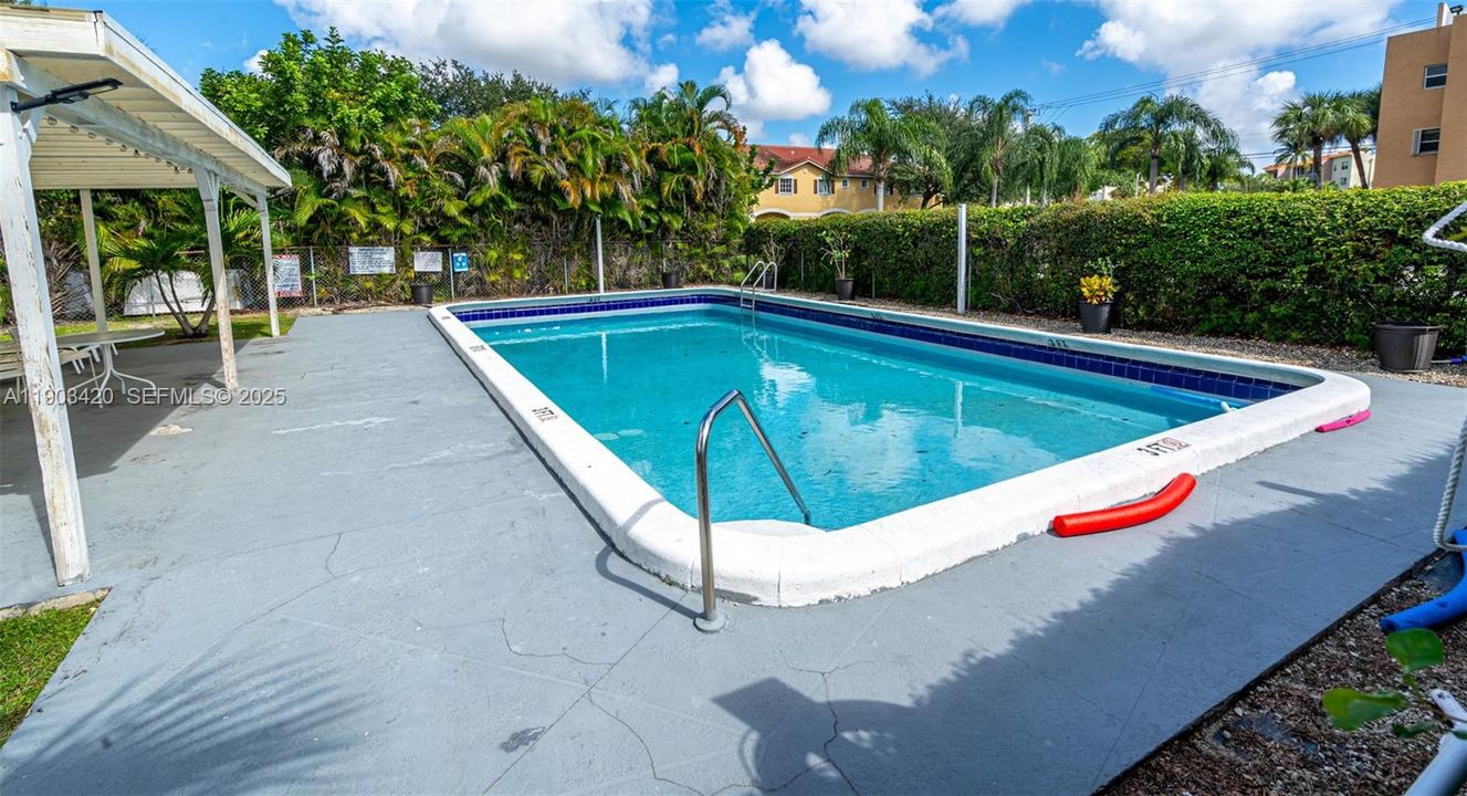 For Sale: $112,500 (1 beds, 1 baths, 823 Square Feet)