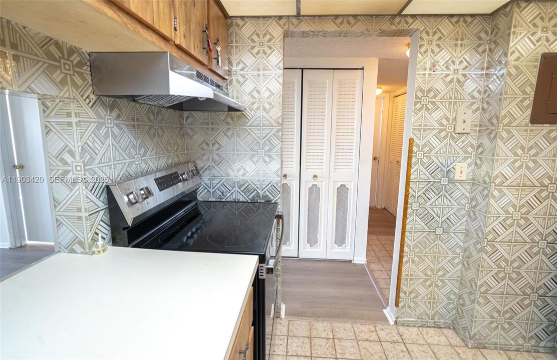 For Sale: $112,500 (1 beds, 1 baths, 823 Square Feet)