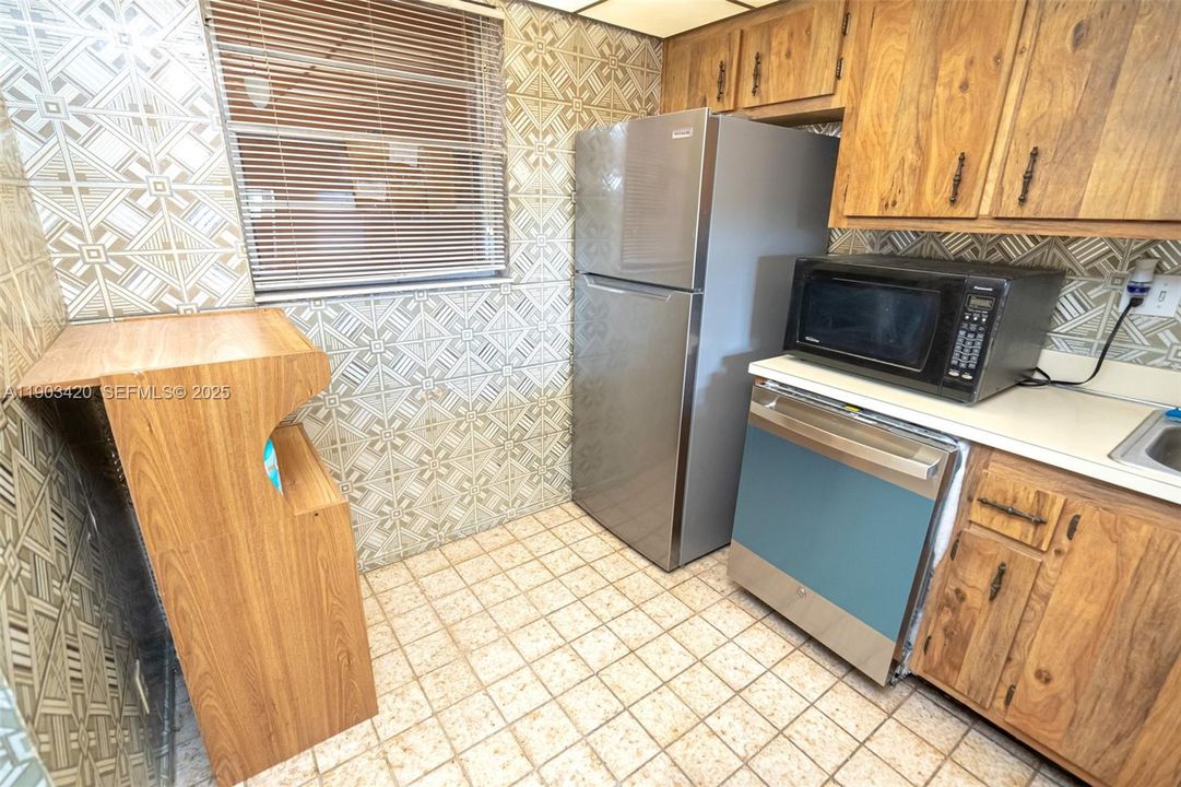 For Sale: $112,500 (1 beds, 1 baths, 823 Square Feet)