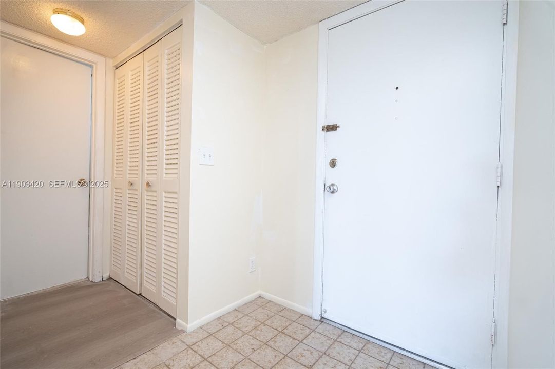 For Sale: $112,500 (1 beds, 1 baths, 823 Square Feet)