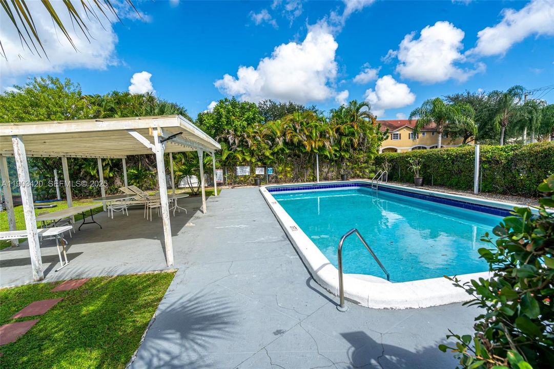 For Sale: $112,500 (1 beds, 1 baths, 823 Square Feet)