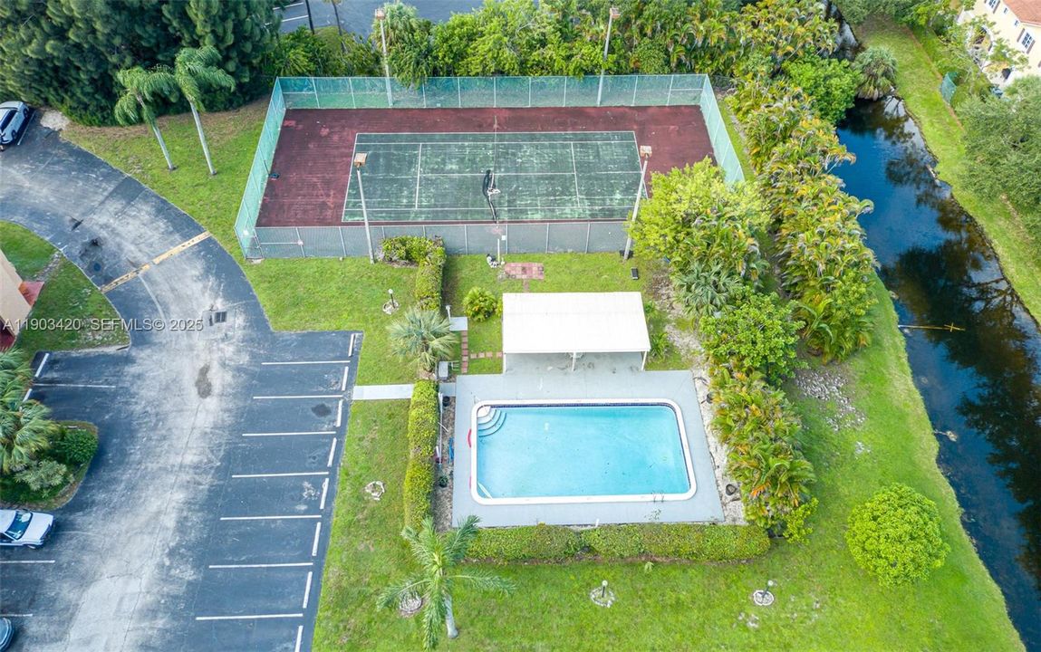 For Sale: $112,500 (1 beds, 1 baths, 823 Square Feet)