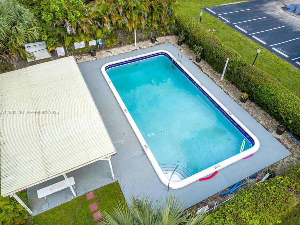 For Sale: $112,500 (1 beds, 1 baths, 823 Square Feet)