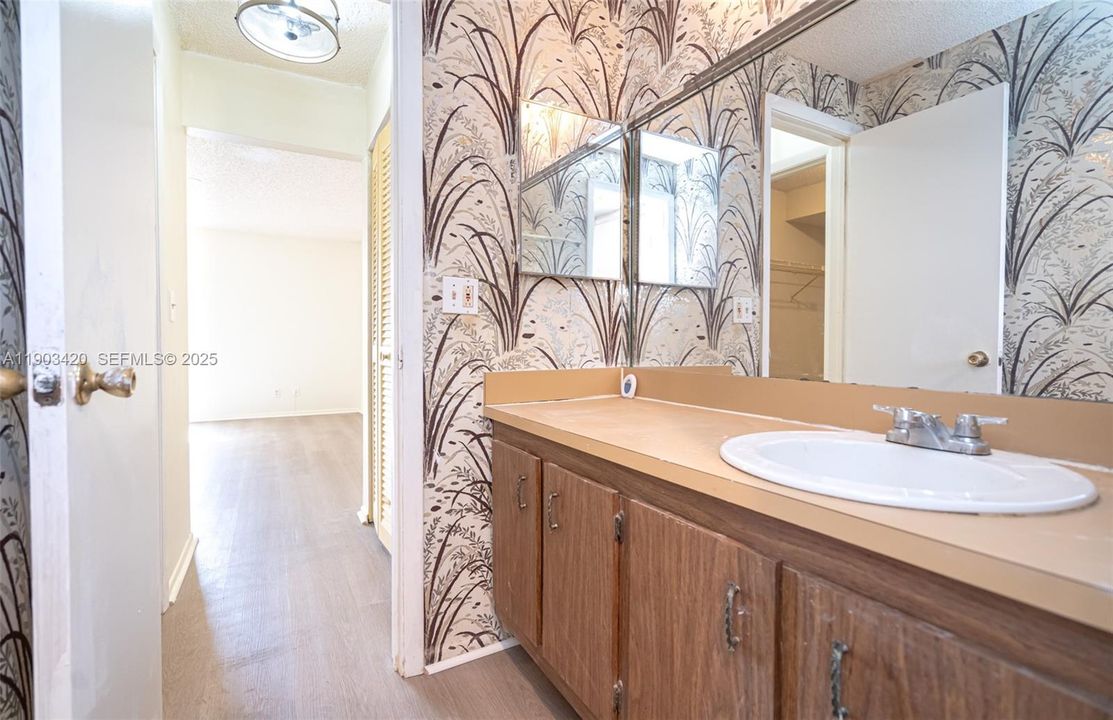 For Sale: $112,500 (1 beds, 1 baths, 823 Square Feet)