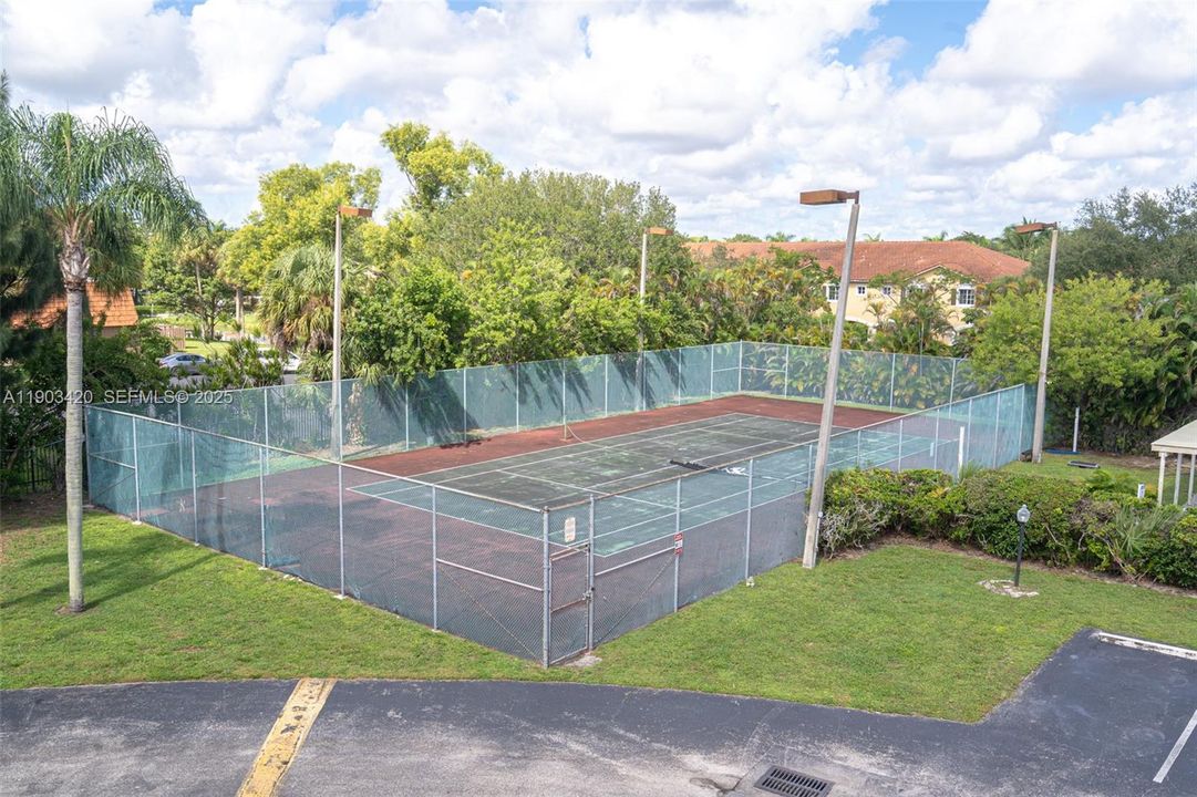 For Sale: $112,500 (1 beds, 1 baths, 823 Square Feet)