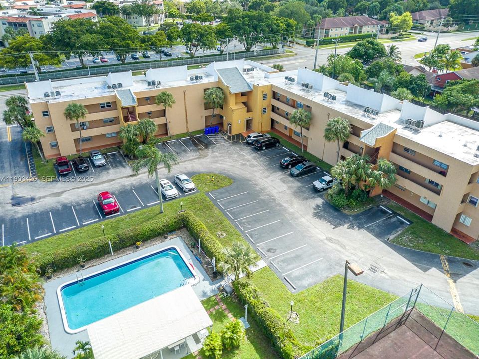 For Sale: $112,500 (1 beds, 1 baths, 823 Square Feet)