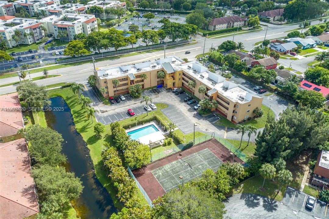 For Sale: $112,500 (1 beds, 1 baths, 823 Square Feet)