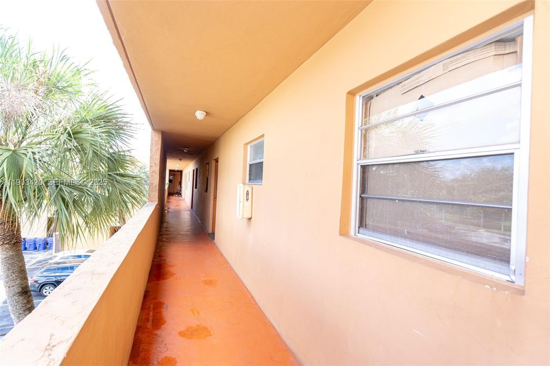 For Sale: $112,500 (1 beds, 1 baths, 823 Square Feet)