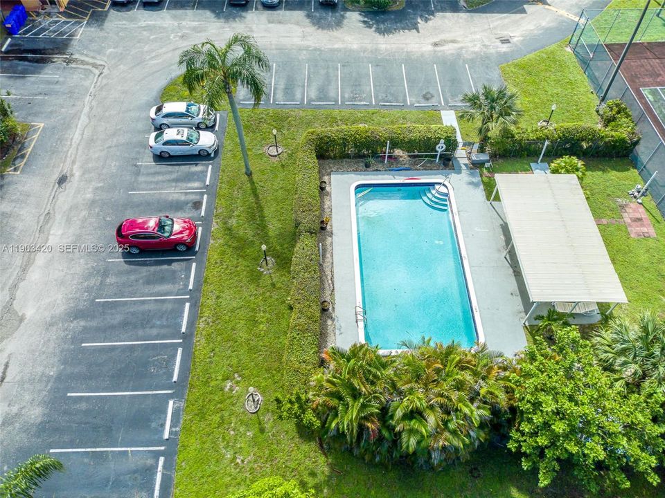 For Sale: $112,500 (1 beds, 1 baths, 823 Square Feet)