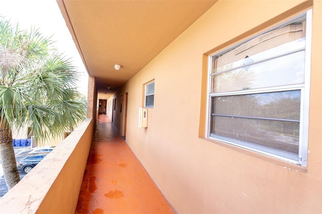 For Sale: $112,500 (1 beds, 1 baths, 823 Square Feet)