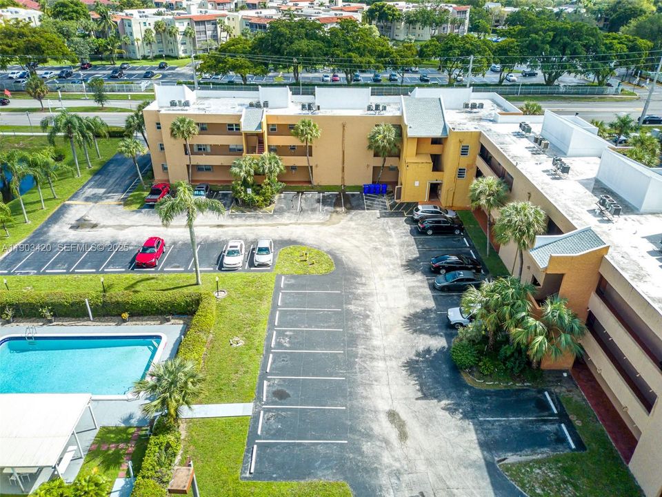 For Sale: $112,500 (1 beds, 1 baths, 823 Square Feet)