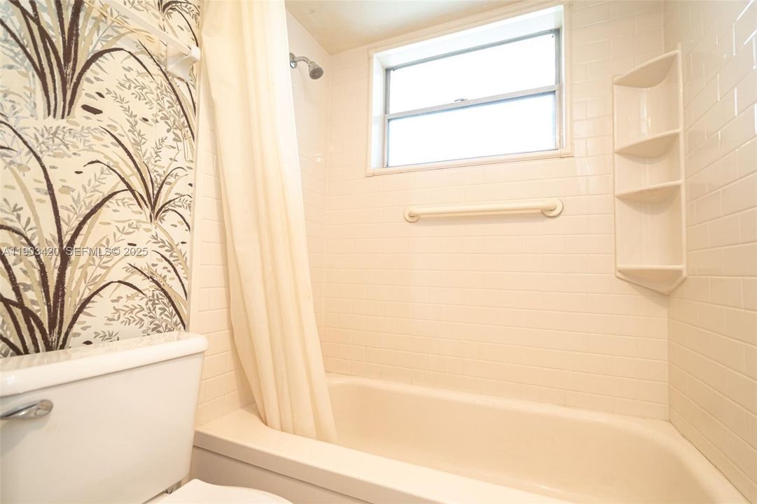 For Sale: $112,500 (1 beds, 1 baths, 823 Square Feet)