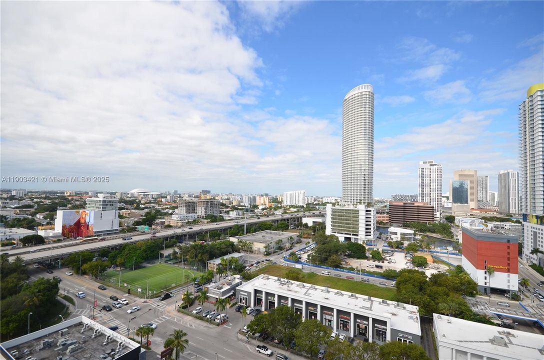 For Sale: $569,000 (1 beds, 1 baths, 580 Square Feet)