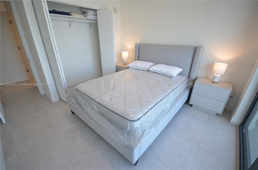 For Sale: $569,000 (1 beds, 1 baths, 580 Square Feet)