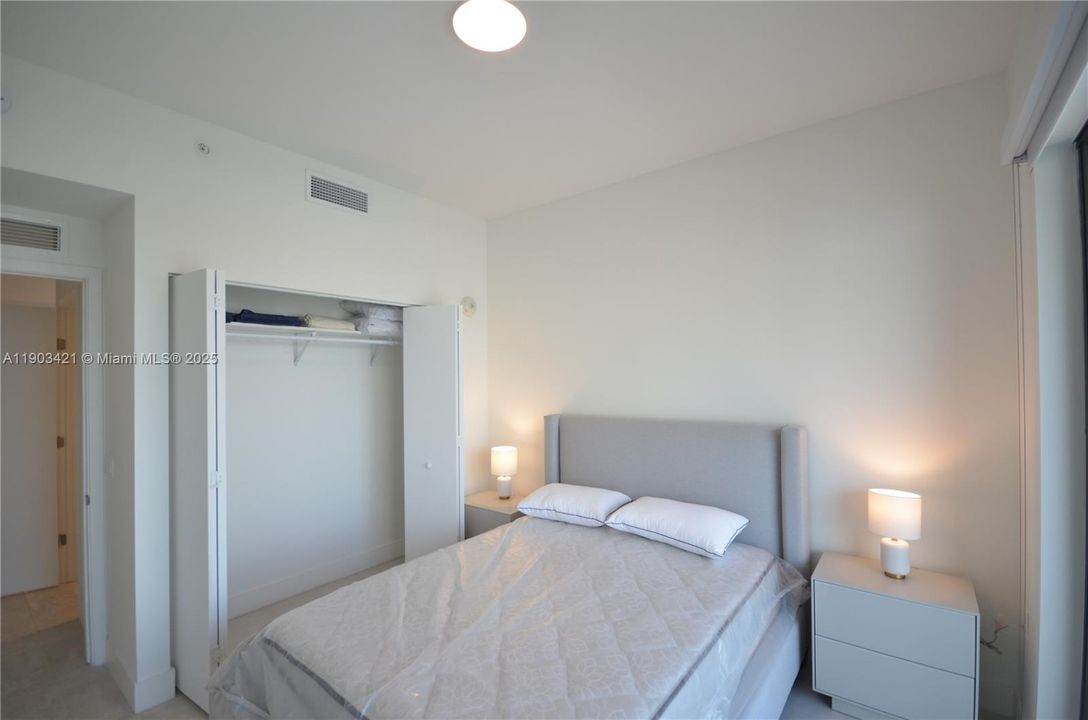 For Sale: $569,000 (1 beds, 1 baths, 580 Square Feet)