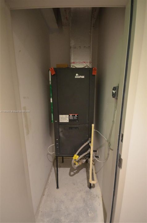 For Sale: $569,000 (1 beds, 1 baths, 580 Square Feet)