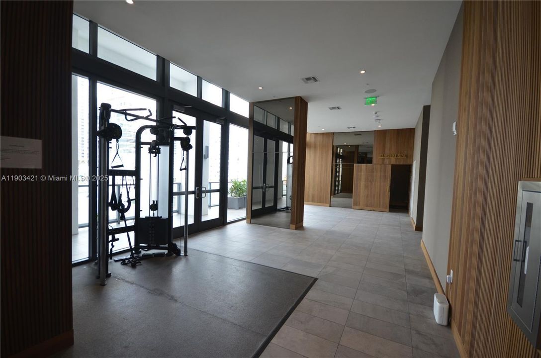 For Sale: $569,000 (1 beds, 1 baths, 580 Square Feet)