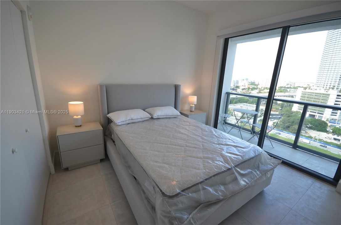 For Sale: $569,000 (1 beds, 1 baths, 580 Square Feet)