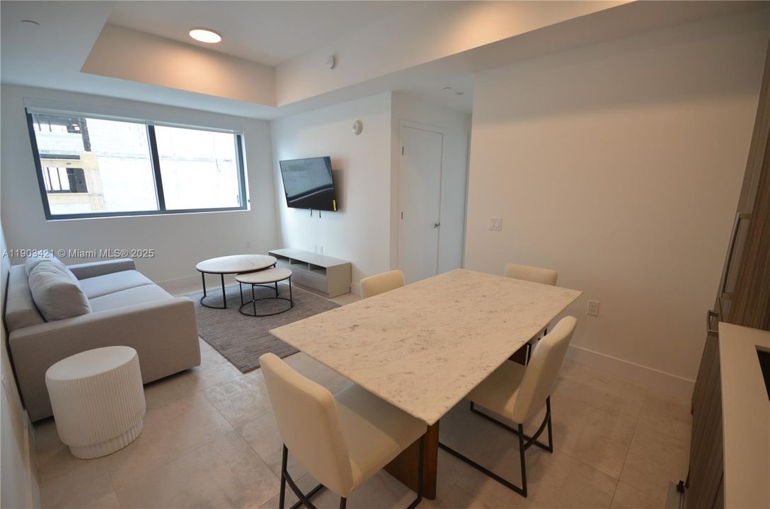 For Sale: $569,000 (1 beds, 1 baths, 580 Square Feet)