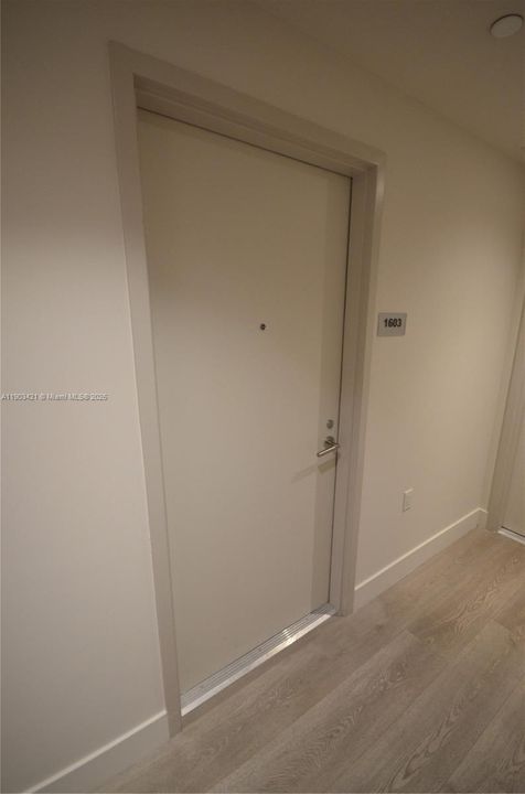 For Sale: $569,000 (1 beds, 1 baths, 580 Square Feet)