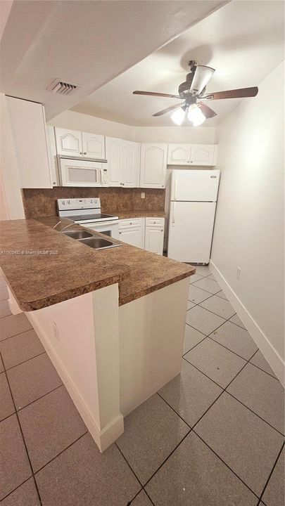For Rent: $2,550 (3 beds, 2 baths, 1000 Square Feet)