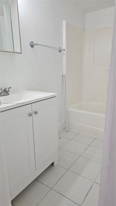 For Rent: $2,550 (3 beds, 2 baths, 1000 Square Feet)