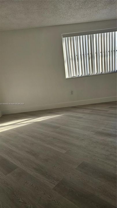 For Rent: $2,550 (3 beds, 2 baths, 1000 Square Feet)