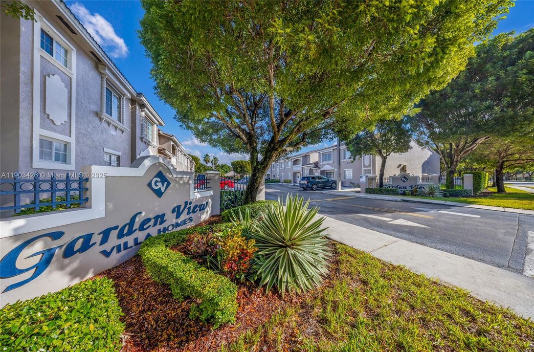 合同活跃: $339,000 (2 贝兹, 2 浴室, 969 平方英尺)