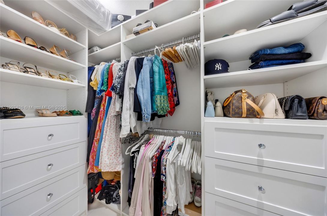 合同活跃: $339,000 (2 贝兹, 2 浴室, 969 平方英尺)