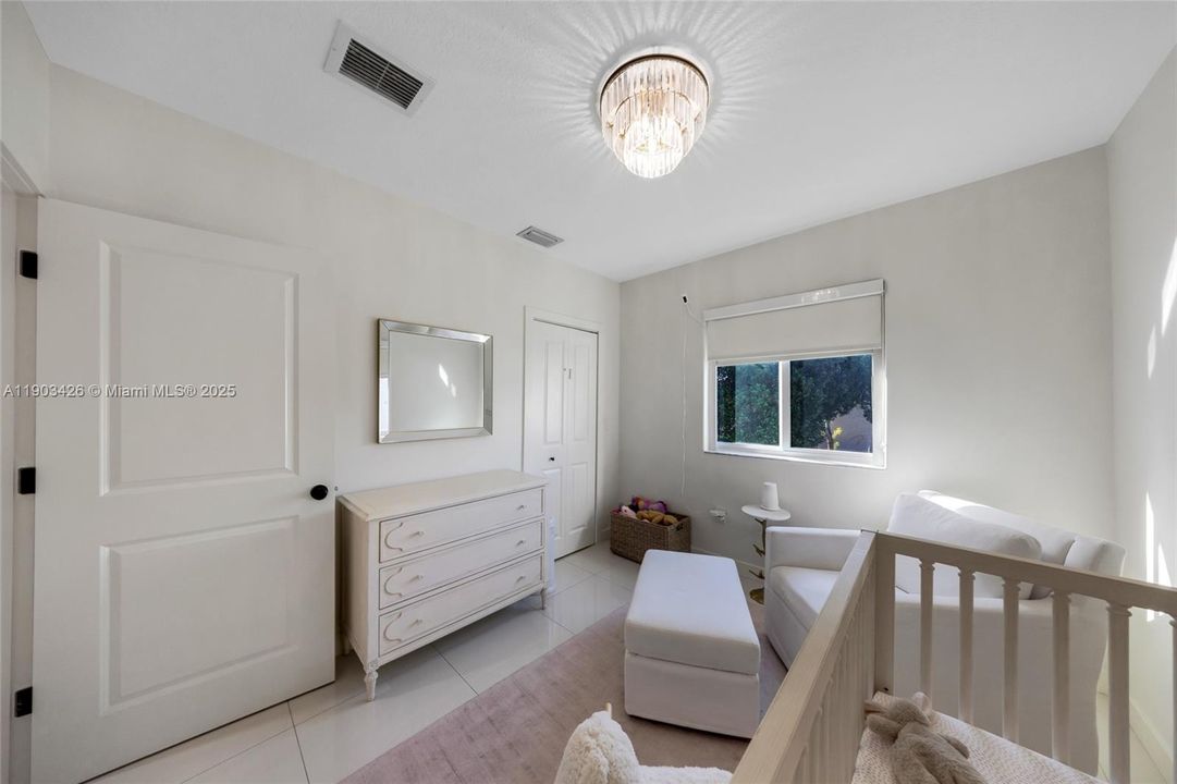 合同活跃: $339,000 (2 贝兹, 2 浴室, 969 平方英尺)