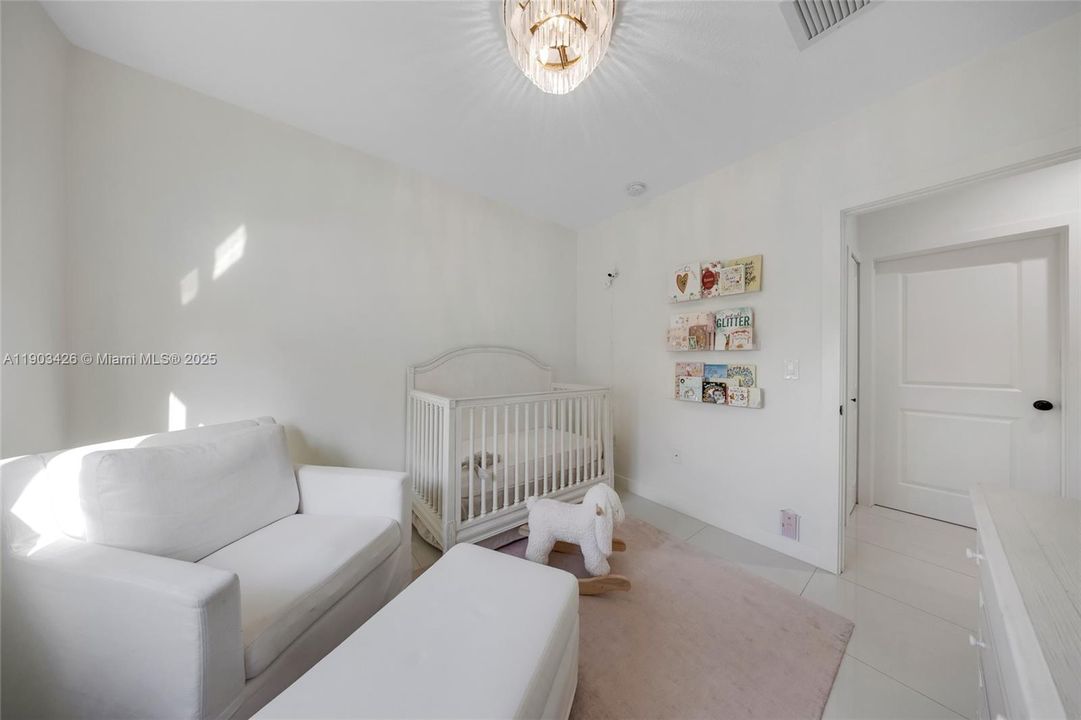 合同活跃: $339,000 (2 贝兹, 2 浴室, 969 平方英尺)