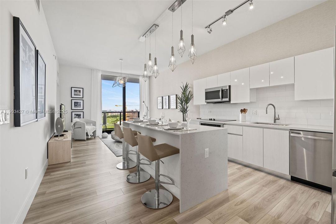 合同活跃: $3,267 (1 贝兹, 1 浴室, 859 平方英尺)