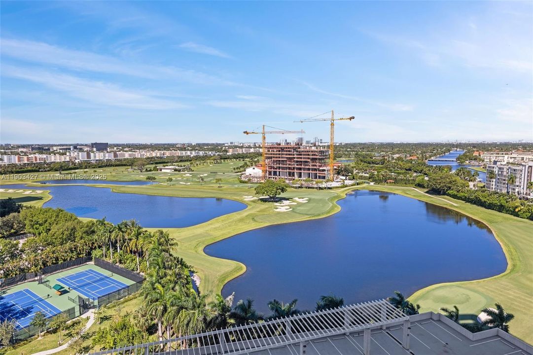 合同活跃: $3,267 (1 贝兹, 1 浴室, 859 平方英尺)