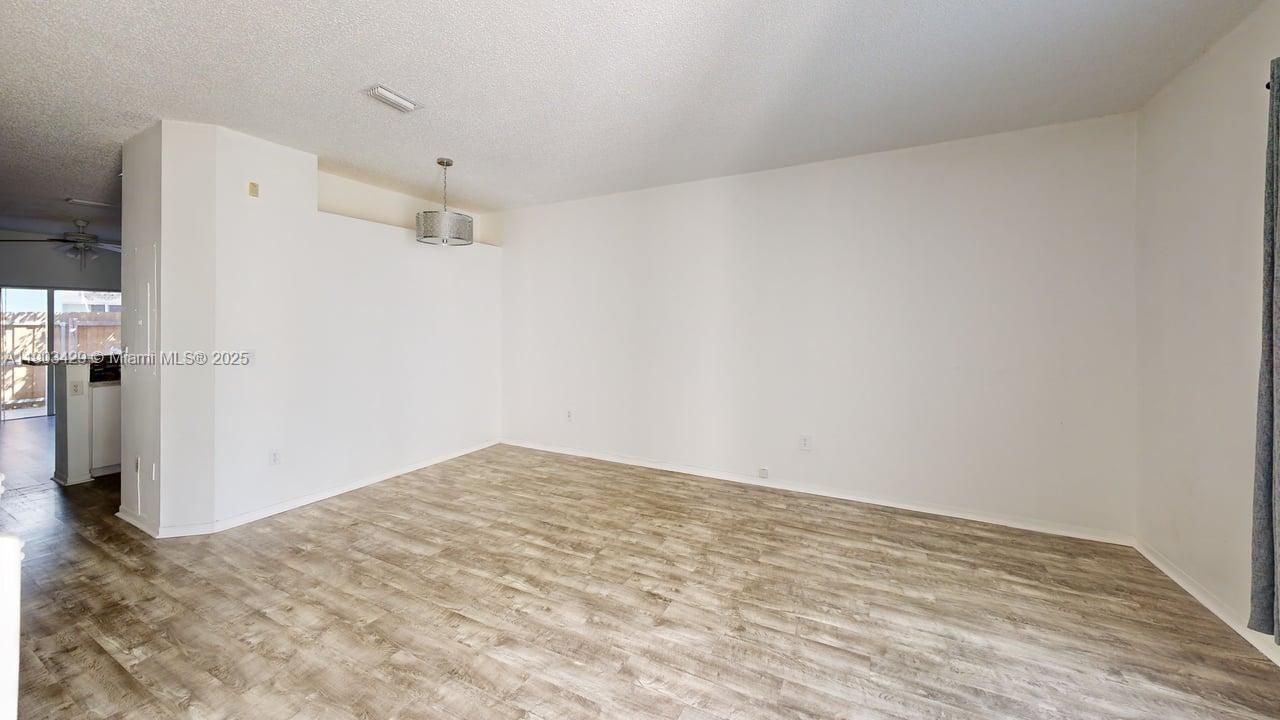 В аренду: $2,150 (3 спален, 2 ванн, 1452 Квадратных фут)