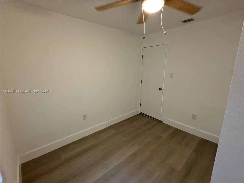 For Rent: $2,575 (3 beds, 1 baths, 773 Square Feet)