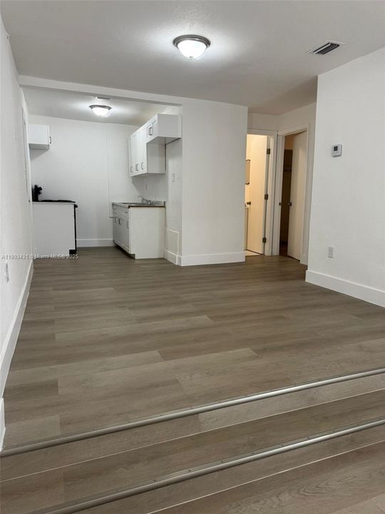 For Rent: $2,575 (3 beds, 1 baths, 773 Square Feet)