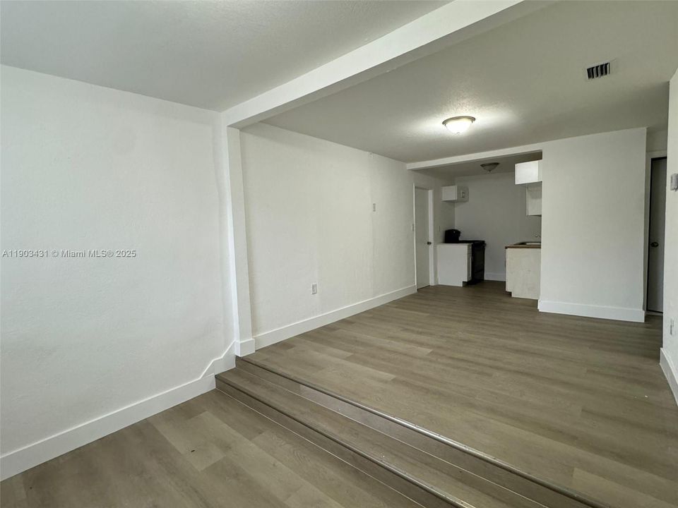 For Rent: $2,575 (3 beds, 1 baths, 773 Square Feet)