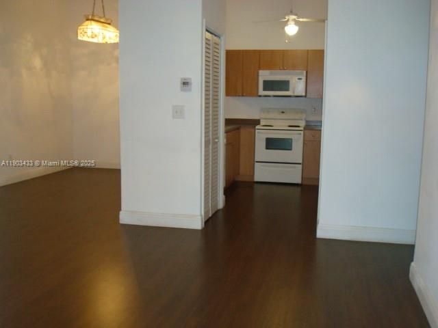 For Rent: $2,800 (3 beds, 2 baths, 1100 Square Feet)