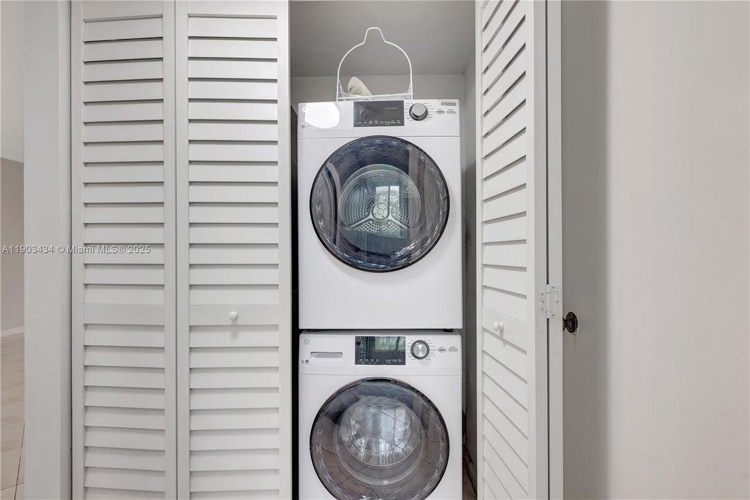 Recently Rented: $2,150 (2 beds, 2 baths, 1123 Square Feet)