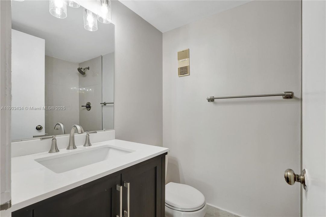 Recently Rented: $2,150 (2 beds, 2 baths, 1123 Square Feet)