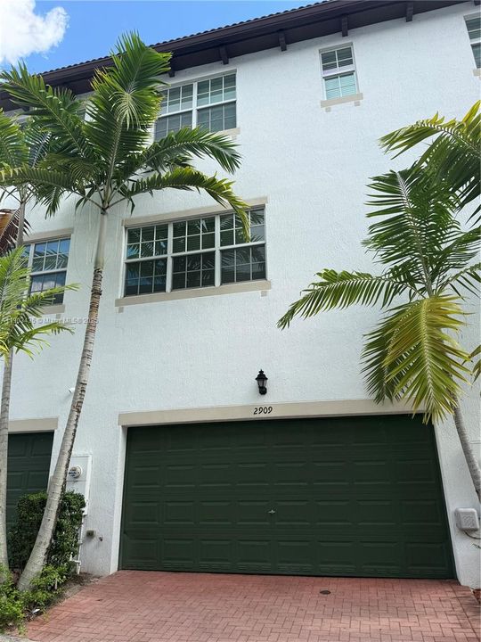 Active With Contract: $3,500 (3 beds, 3 baths, 1955 Square Feet)