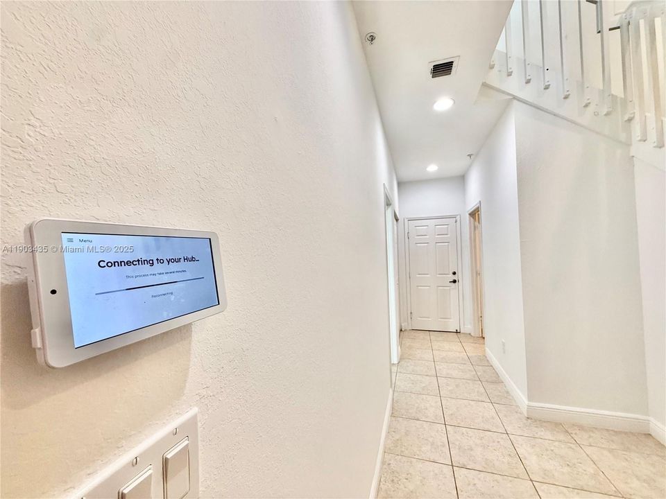 Active With Contract: $3,500 (3 beds, 3 baths, 1955 Square Feet)