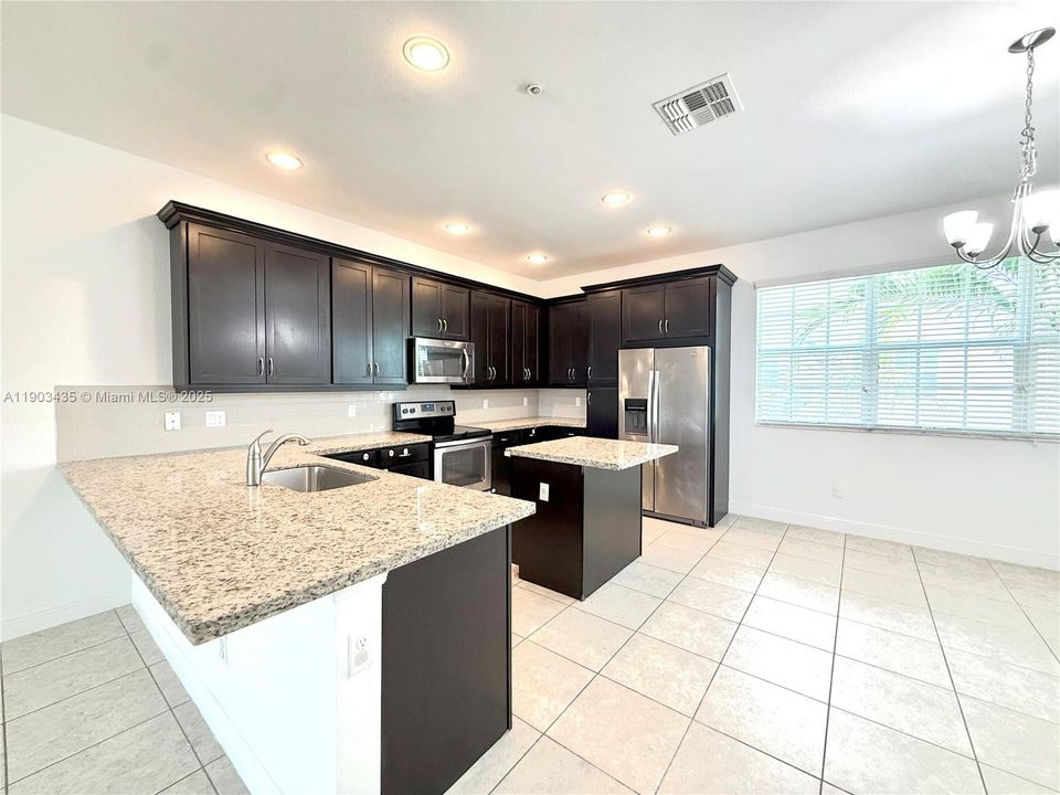 Active With Contract: $3,500 (3 beds, 3 baths, 1955 Square Feet)