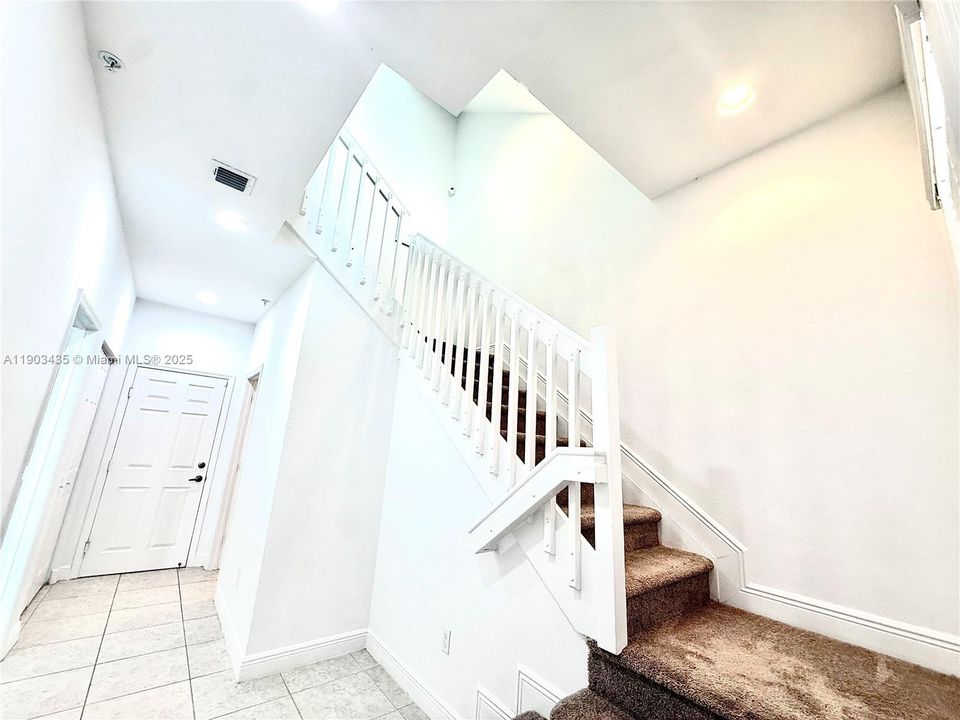 Active With Contract: $3,500 (3 beds, 3 baths, 1955 Square Feet)