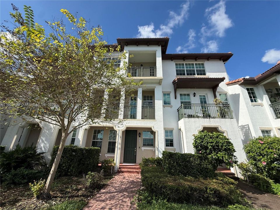 Active With Contract: $3,500 (3 beds, 3 baths, 1955 Square Feet)