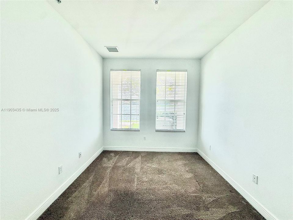 Active With Contract: $3,500 (3 beds, 3 baths, 1955 Square Feet)